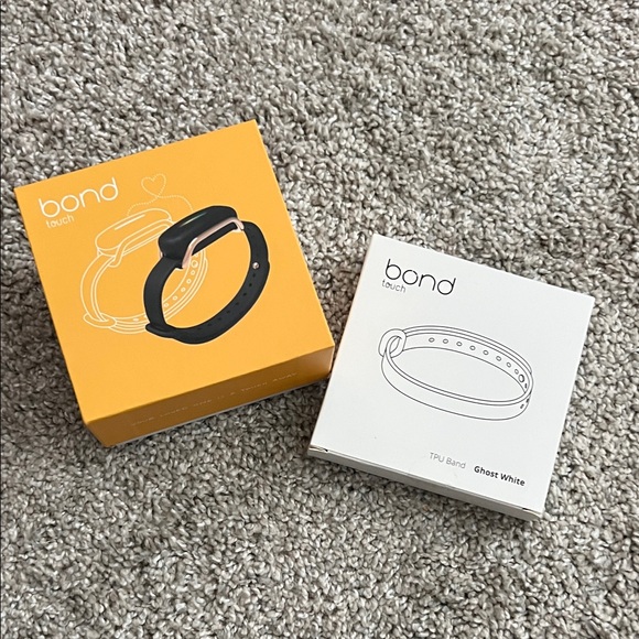 Bond Touch Bracelet Set - Black and White - Picture 1 of 1